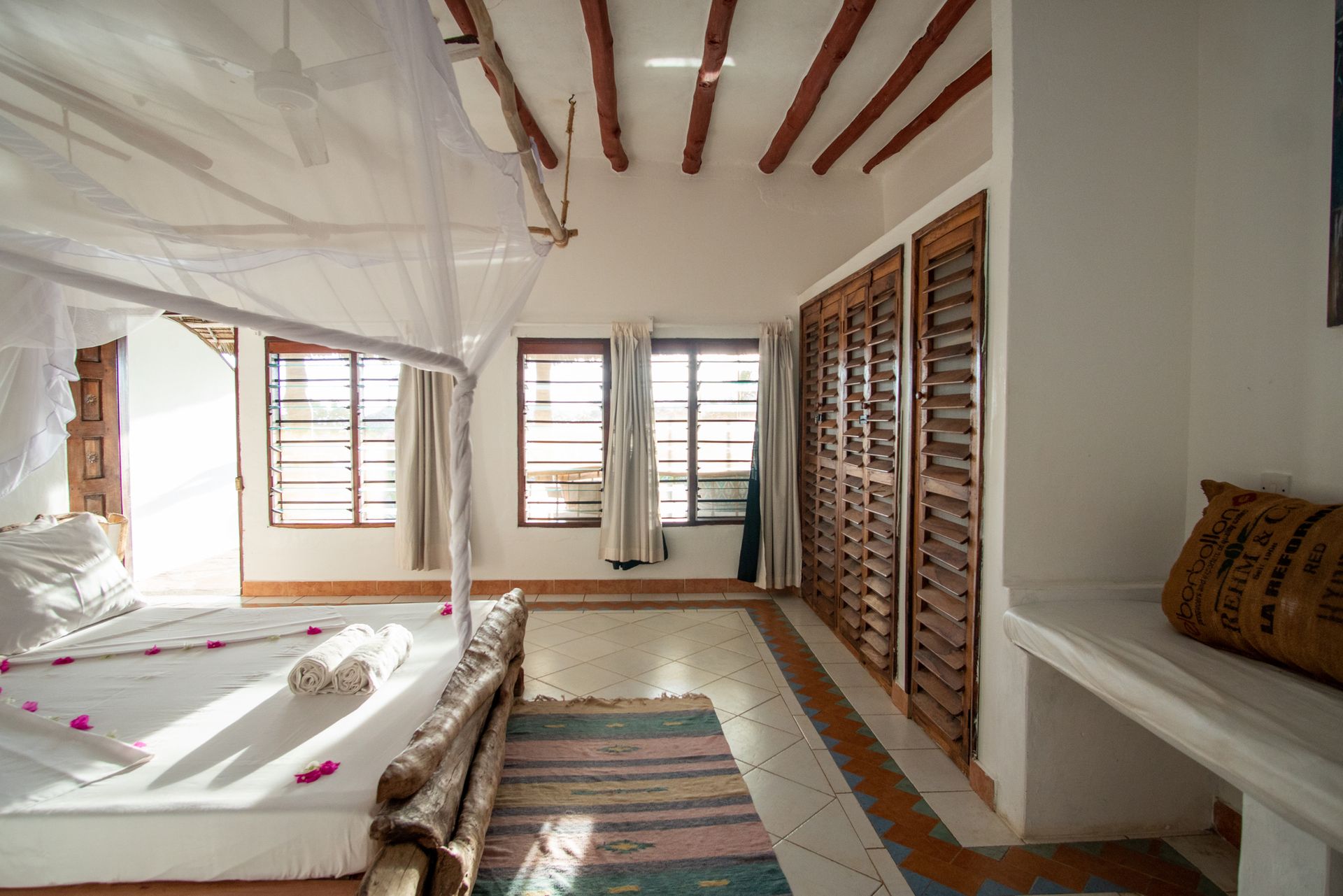 Room 2 detail