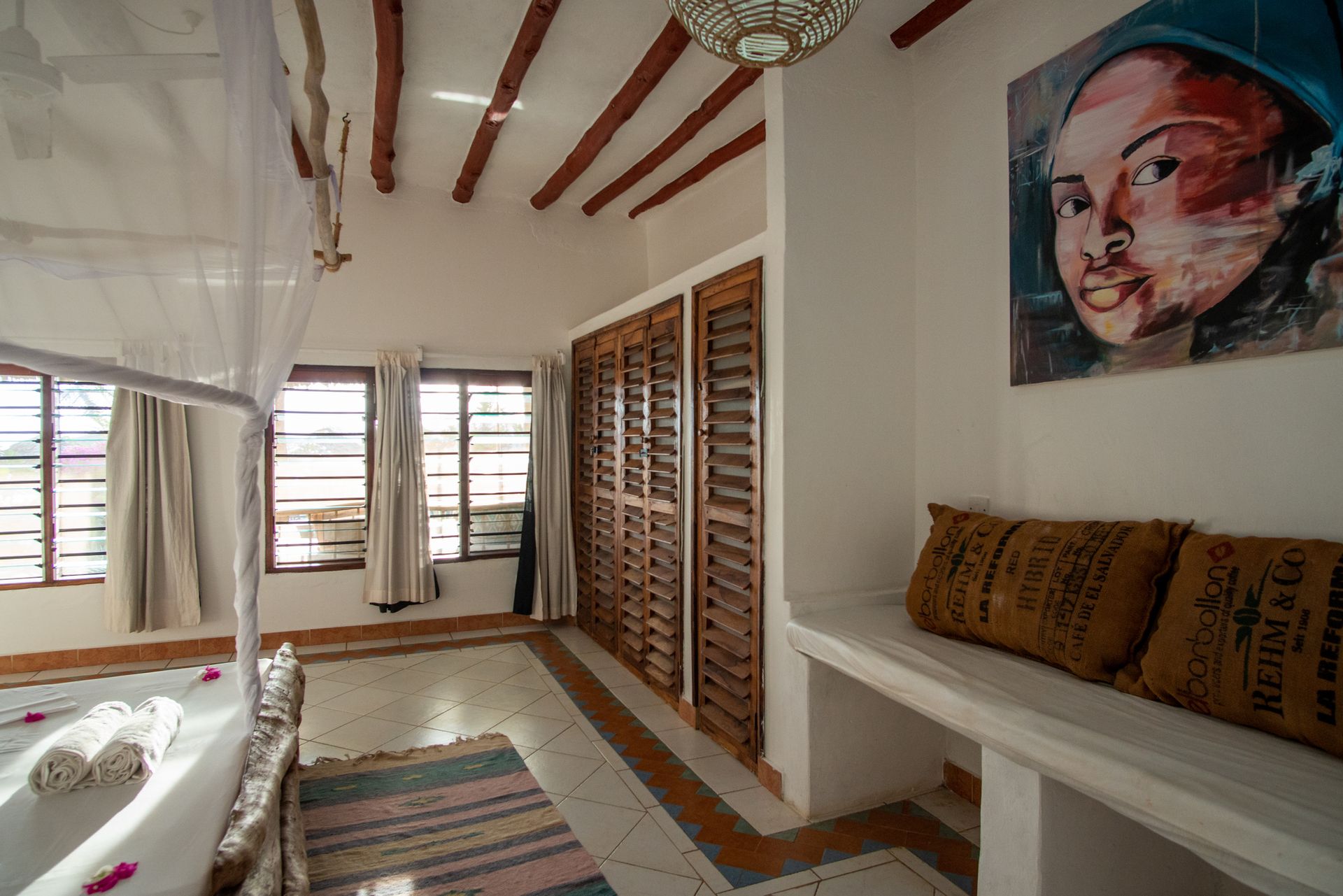 Room 2 detail